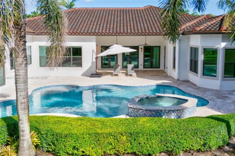 House in Davie, Florida 4 bedrooms, 362.32 sq.m. № 1955073 - photo 24
