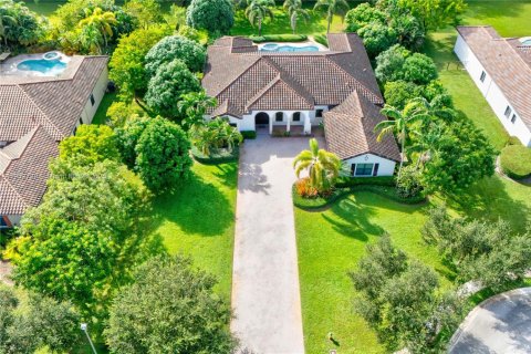 House in Davie, Florida 4 bedrooms, 362.32 sq.m. № 1955073 - photo 2