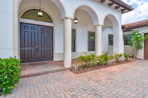 House in Davie, Florida 4 bedrooms, 362.32 sq.m. № 1955073 - photo 5