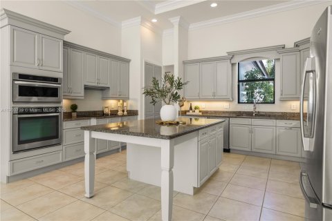 House in Davie, Florida 4 bedrooms, 362.32 sq.m. № 1955073 - photo 13