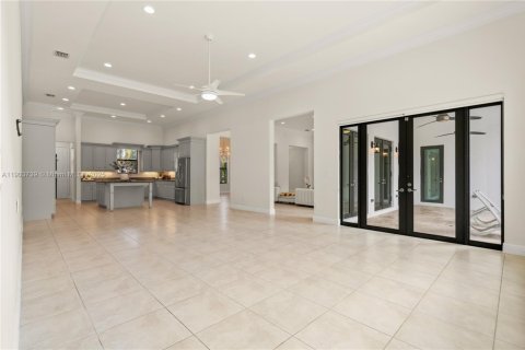 House in Davie, Florida 4 bedrooms, 362.32 sq.m. № 1955073 - photo 20