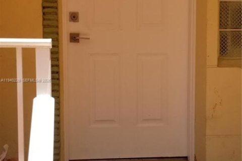 Copropriété à vendre à Miami Beach, Floride: 2 chambres, 80.82 m2 № 2001287 - photo 3