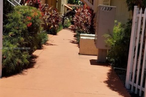 Copropriété à vendre à Miami Beach, Floride: 2 chambres, 80.82 m2 № 2001287 - photo 2