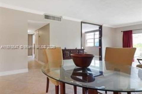 Copropriété à vendre à North Bay Village, Floride: 2 chambres, 109.44 m2 № 2183741 - photo 6