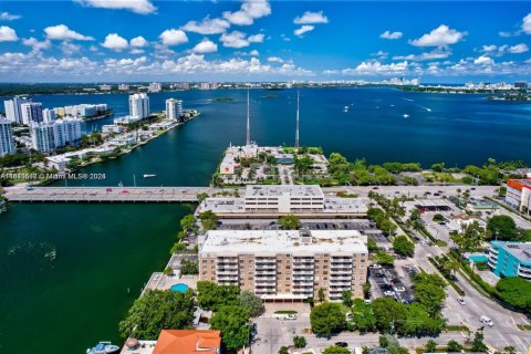 Condo à North Bay Village, Floride, 2 chambres  № 2183741