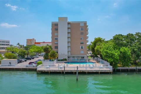 Copropriété à vendre à North Bay Village, Floride: 2 chambres, 109.44 m2 № 2183741 - photo 13