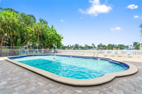Copropriété à vendre à North Bay Village, Floride: 2 chambres, 109.44 m2 № 2183741 - photo 9