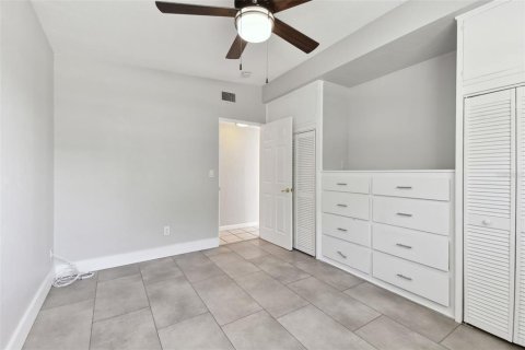 House in Saint Petersburg, Florida 2 bedrooms, 58.06 sq.m. № 1634265 - photo 11