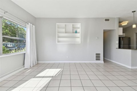 House in Saint Petersburg, Florida 2 bedrooms, 58.06 sq.m. № 1634265 - photo 6