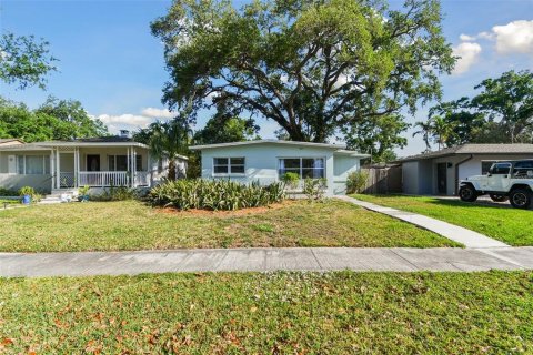 House in Saint Petersburg, Florida 2 bedrooms, 58.06 sq.m. № 1634265 - photo 1