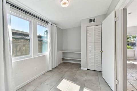 House in Saint Petersburg, Florida 2 bedrooms, 58.06 sq.m. № 1634265 - photo 14