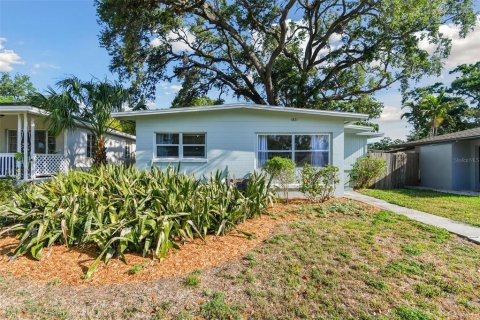 House in Saint Petersburg, Florida 2 bedrooms, 58.06 sq.m. № 1634265 - photo 2