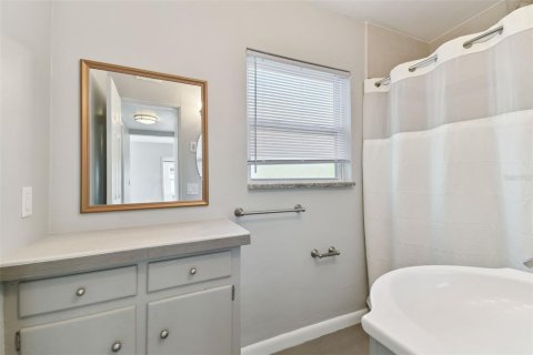 House in Saint Petersburg, Florida 2 bedrooms, 58.06 sq.m. № 1634265 - photo 13