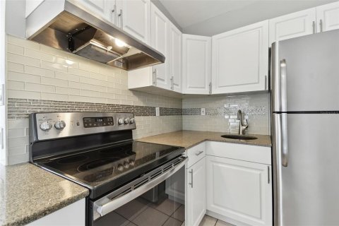 House in Saint Petersburg, Florida 2 bedrooms, 58.06 sq.m. № 1634265 - photo 9