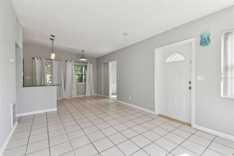 House in Saint Petersburg, Florida 2 bedrooms, 58.06 sq.m. № 1634265 - photo 7