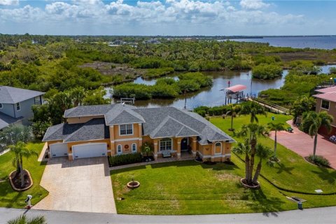 House in Port Charlotte, Florida 3 bedrooms, 255.57 sq.m. № 2123473 - photo 3