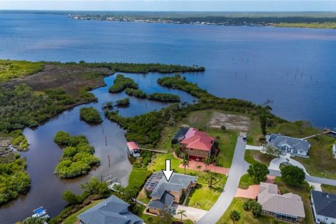 Villa ou maison à Port Charlotte, Floride 3 chambres, 255.57 m2 № 2123473
