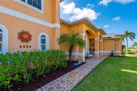 House in Port Charlotte, Florida 3 bedrooms, 255.57 sq.m. № 2123473 - photo 9