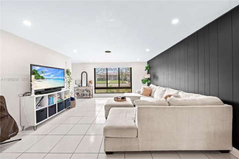 Casa en alquiler en Hialeah, Florida, 3 dormitorios, 176.98 m2 № 2030161 - foto 5