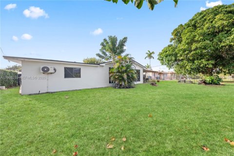 Casa en alquiler en Hialeah, Florida, 3 dormitorios, 176.98 m2 № 2030161 - foto 28