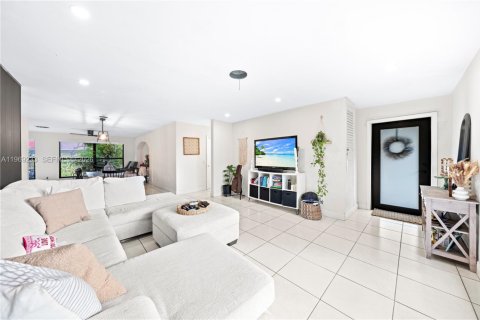 Casa en alquiler en Hialeah, Florida, 3 dormitorios, 176.98 m2 № 2030161 - foto 7