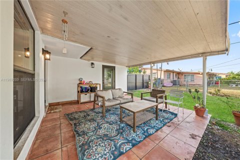 Casa en alquiler en Hialeah, Florida, 3 dormitorios, 176.98 m2 № 2030161 - foto 25
