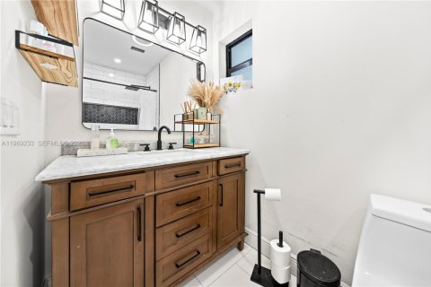 Casa en alquiler en Hialeah, Florida, 3 dormitorios, 176.98 m2 № 2030161 - foto 15