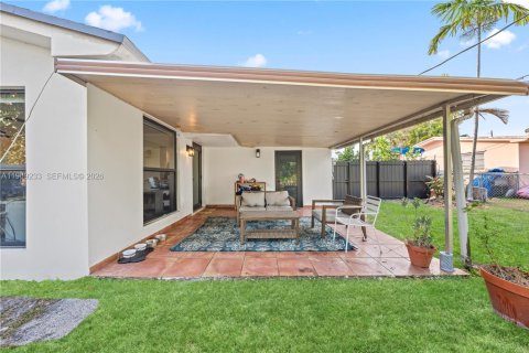 Casa en alquiler en Hialeah, Florida, 3 dormitorios, 176.98 m2 № 2030161 - foto 26