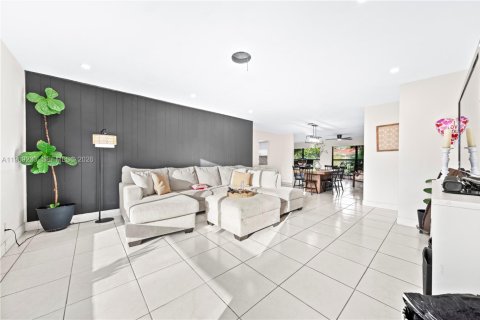 Casa en alquiler en Hialeah, Florida, 3 dormitorios, 176.98 m2 № 2030161 - foto 4