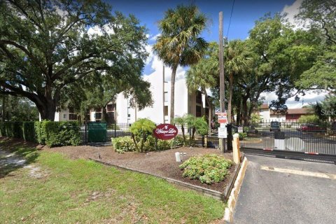 Condo in Tampa, Florida, 1 bedroom  № 1374128 - photo 1