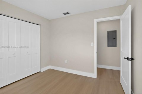 Купить виллу или дом в Майами-Гарденс, Флорида 3 спальни, № 1974061 - фото 25