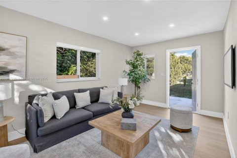 Купить виллу или дом в Майами-Гарденс, Флорида 3 спальни, № 1974061 - фото 14