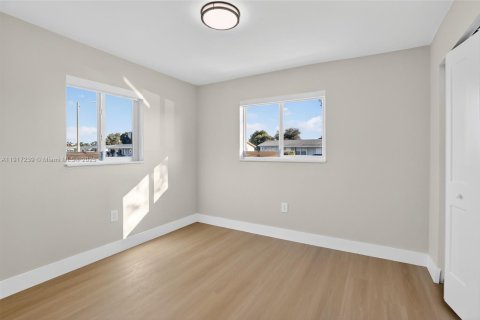 Купить виллу или дом в Майами-Гарденс, Флорида 3 спальни, № 1974061 - фото 28