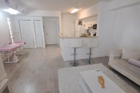 Condominio en venta en Miami, Florida, 1 dormitorio, 63.64 m2 № 2044454 - foto 5
