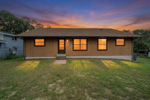 Villa ou maison à Dunnellon, Floride 3 chambres, 145.67 m2 № 2356152