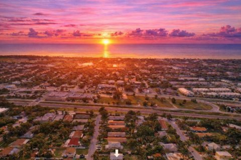 House in Delray Beach, Florida 3 bedrooms, 127.74 sq.m. № 2240558 - photo 2