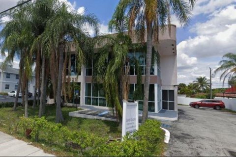 Commercial property in Margate, Florida 345.32 sq.m. № 1564594 - photo 1