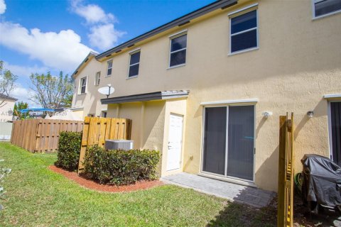 Townhouse in Homestead, Florida 2 bedrooms, 119.84 sq.m. № 2075356 - photo 22