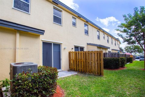 Townhouse in Homestead, Florida 2 bedrooms, 119.84 sq.m. № 2075356 - photo 21