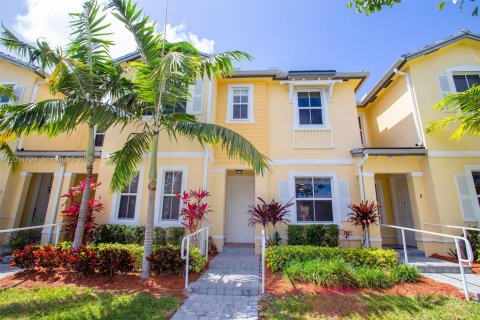 Townhouse in Homestead, Florida 2 bedrooms, 119.84 sq.m. № 2075356