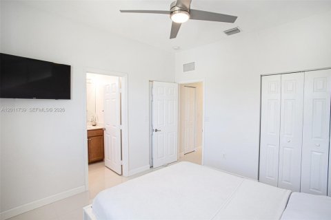 Townhouse in Homestead, Florida 2 bedrooms, 119.84 sq.m. № 2075356 - photo 16