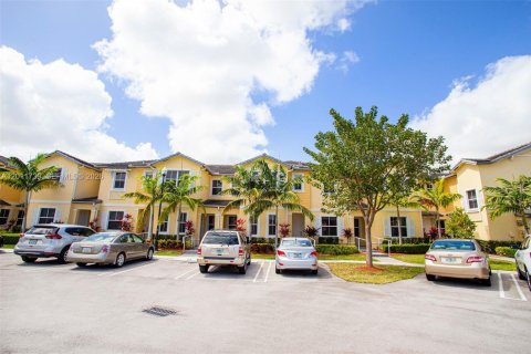 Townhouse in Homestead, Florida 2 bedrooms, 119.84 sq.m. № 2075356 - photo 23