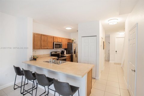 Townhouse in Homestead, Florida 2 bedrooms, 119.84 sq.m. № 2075356 - photo 4
