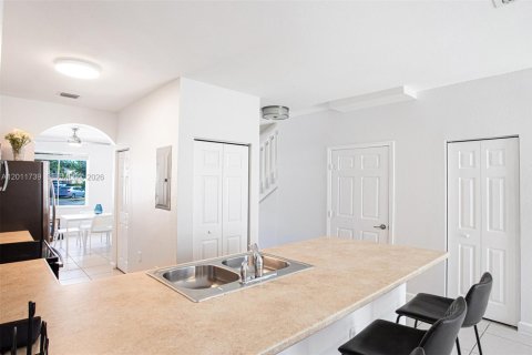 Townhouse in Homestead, Florida 2 bedrooms, 119.84 sq.m. № 2075356 - photo 8