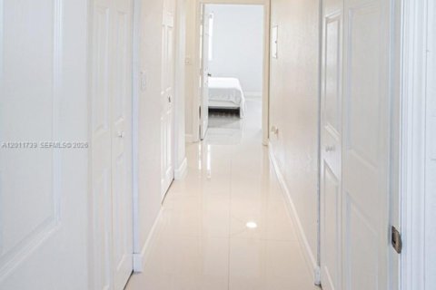 Townhouse in Homestead, Florida 2 bedrooms, 119.84 sq.m. № 2075356 - photo 19