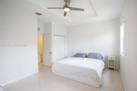 Townhouse in Homestead, Florida 2 bedrooms, 119.84 sq.m. № 2075356 - photo 11