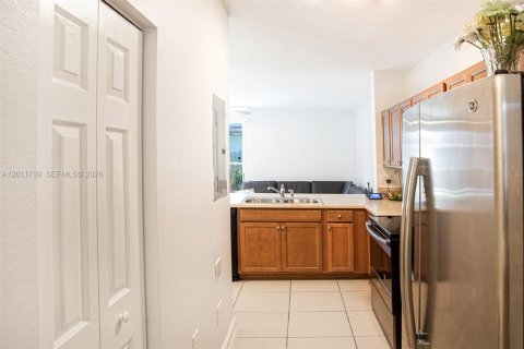 Townhouse in Homestead, Florida 2 bedrooms, 119.84 sq.m. № 2075356 - photo 5