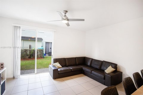 Townhouse in Homestead, Florida 2 bedrooms, 119.84 sq.m. № 2075356 - photo 7