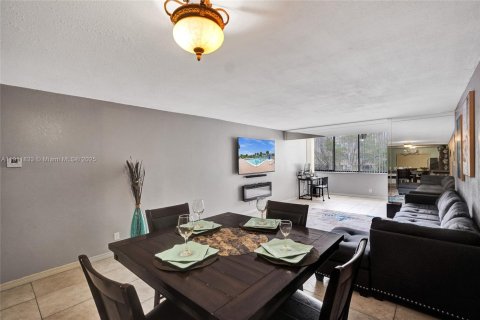 Condo in North Lauderdale, Florida, 3 bedrooms № 2082298 - photo 5