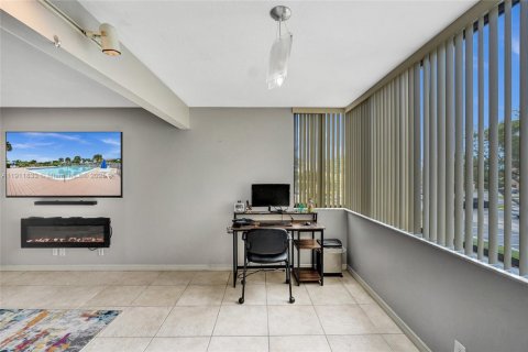 Condo in North Lauderdale, Florida, 3 bedrooms № 2082298 - photo 6